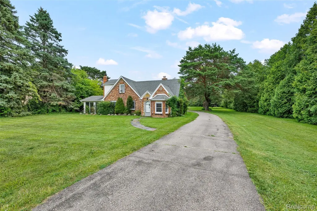 42192 Dequindre Road Sterling Heights City MI 48314