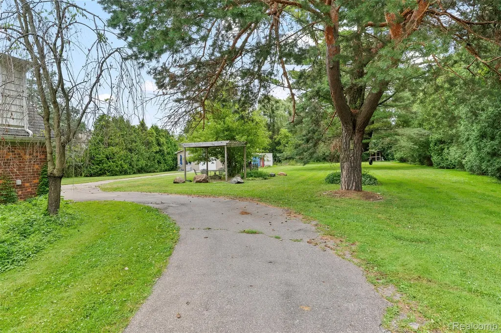42192 Dequindre Road Sterling Heights City MI 48314