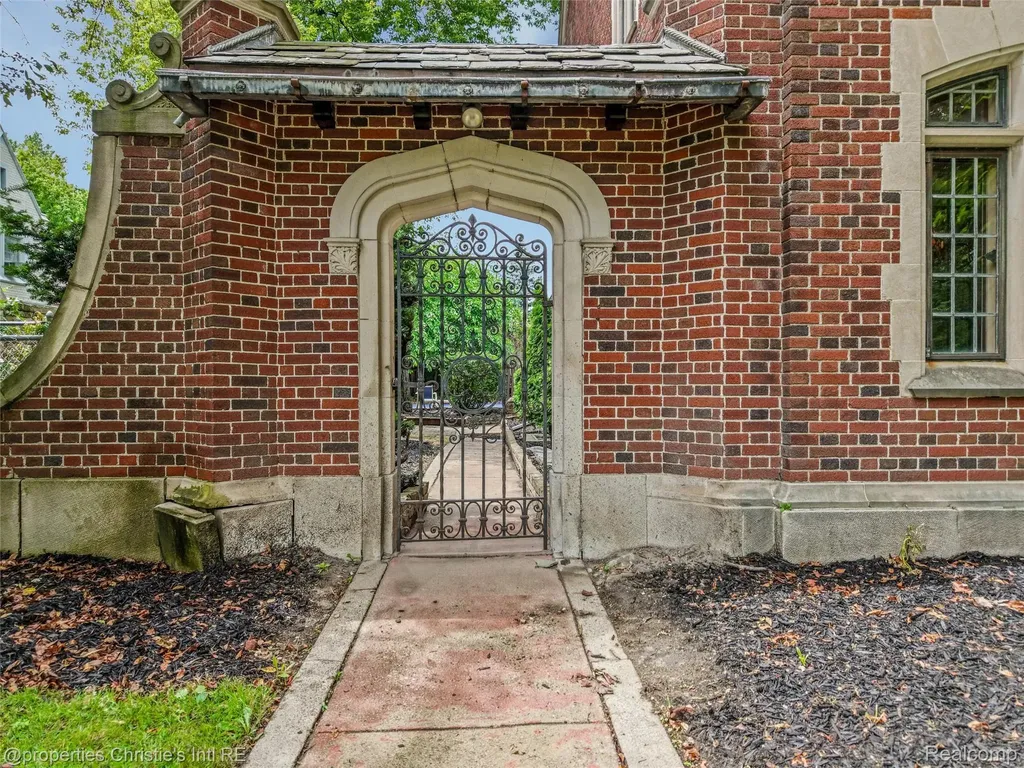 19391 Suffolk Drive Detroit City MI 48203