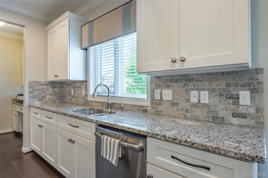 55712 Glenbrooke Drive Shelby Charter Township MI 48316