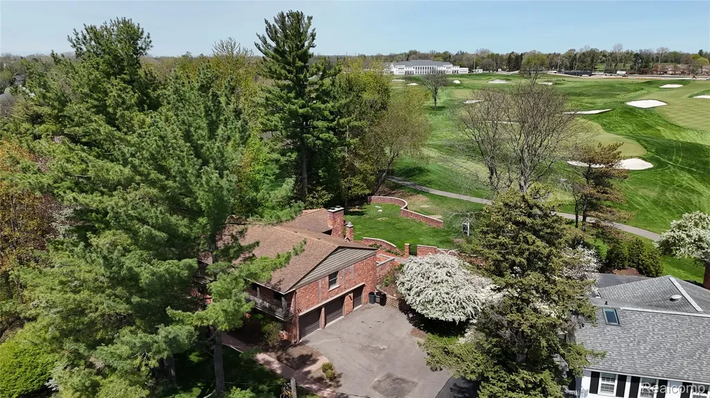 3880 Oakland Drive Bloomfield Hills City MI 48301