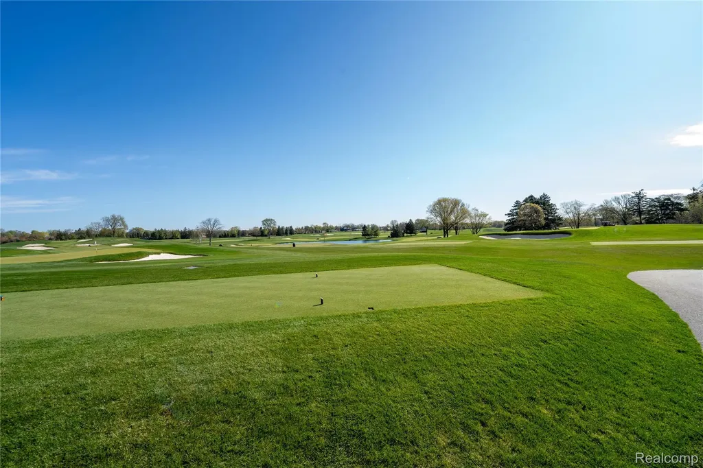 3880 Oakland Drive Bloomfield Hills City MI 48301