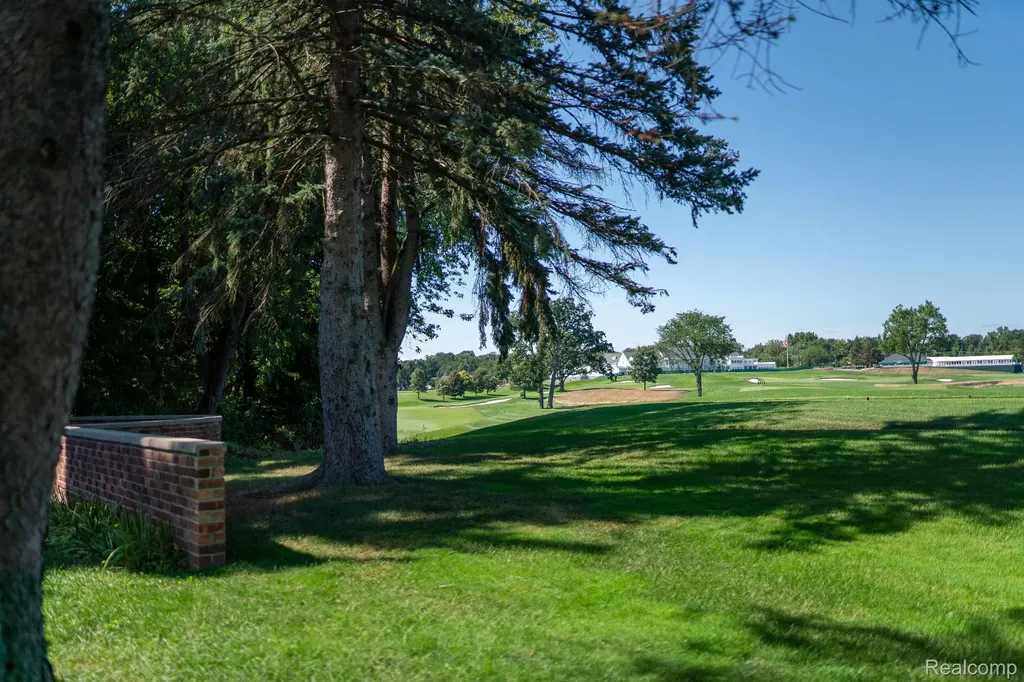 3880 Oakland Drive Bloomfield Hills City MI 48301