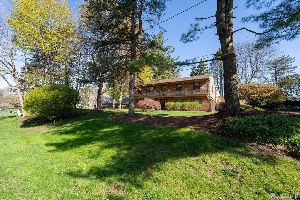 3880 Oakland Drive Bloomfield Hills City MI 48301