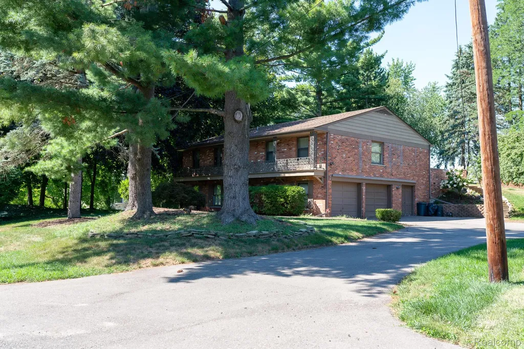 3880 Oakland Drive Bloomfield Hills City MI 48301