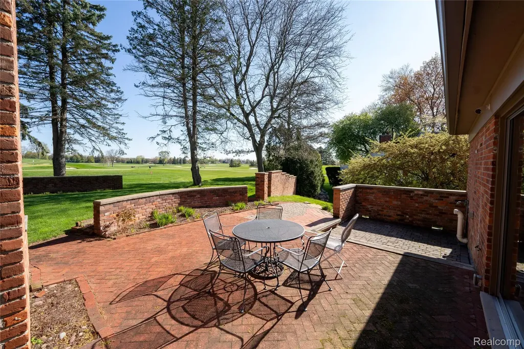 3880 Oakland Drive Bloomfield Hills City MI 48301