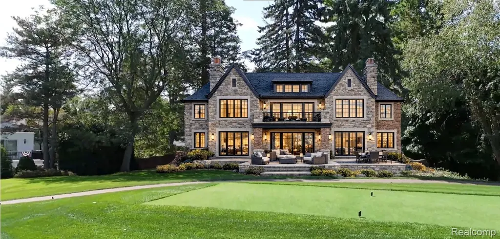 3880 Oakland Drive Bloomfield Hills City MI 48301