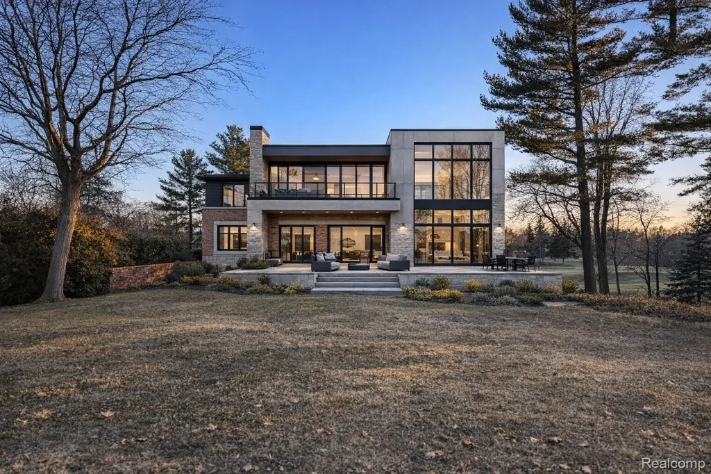 3880 Oakland Drive Bloomfield Hills City MI 48301