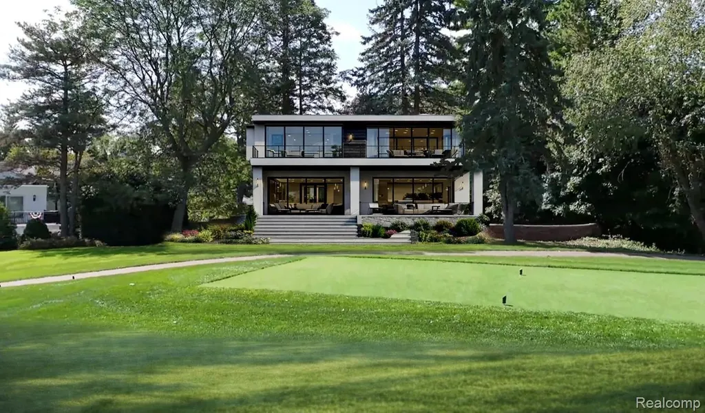 3880 Oakland Drive Bloomfield Hills City MI 48301