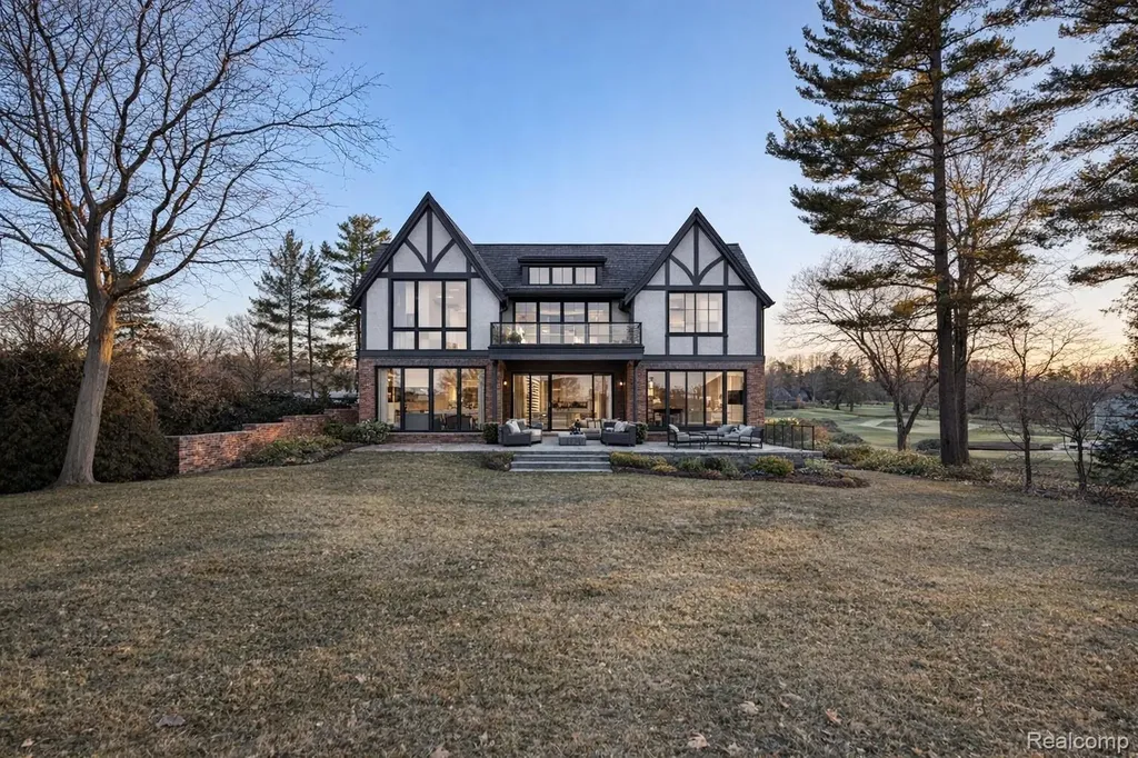 3880 Oakland Drive Bloomfield Hills City MI 48301
