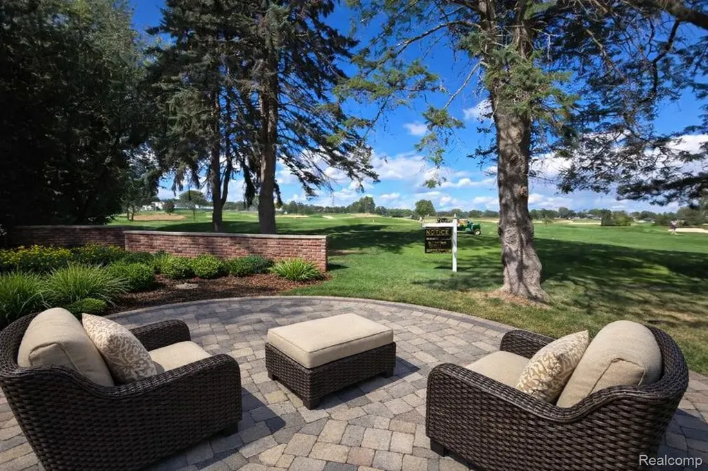 3880 Oakland Drive Bloomfield Hills City MI 48301