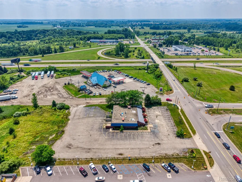 963 S Grand Avenue Fowlerville Village MI 48836