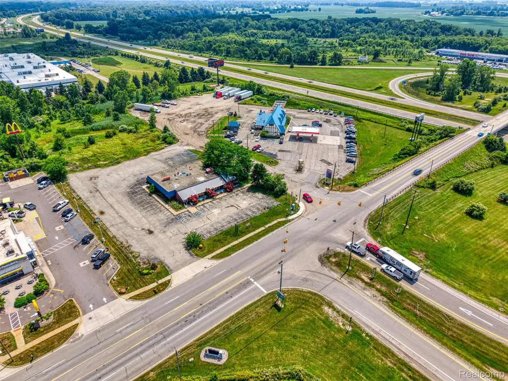 963 S Grand Avenue Fowlerville Village MI 48836