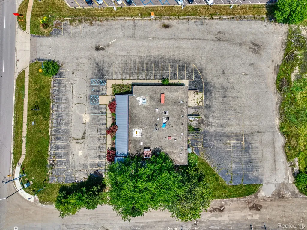 963 S Grand Avenue Fowlerville Village MI 48836