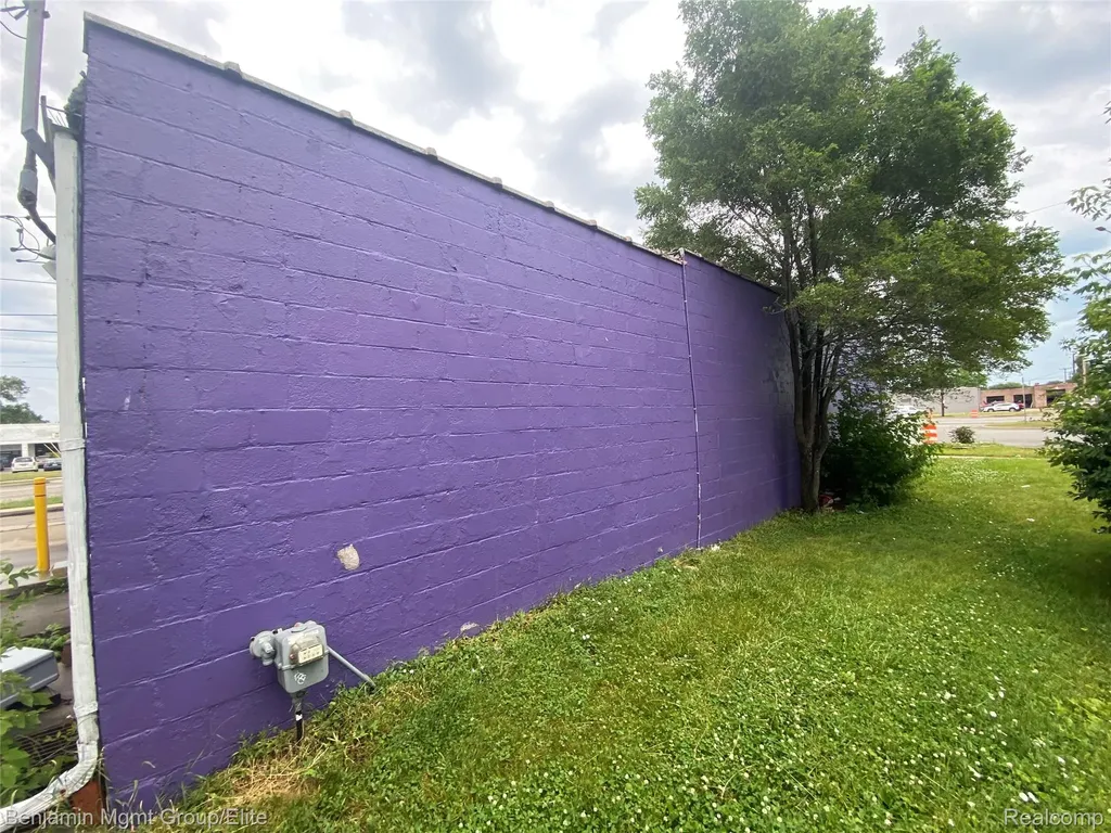 24953 Gratiot Avenue Eastpointe City MI 48021