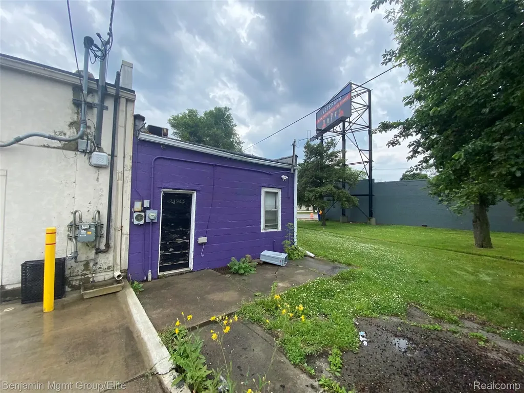 24953 Gratiot Avenue Eastpointe City MI 48021
