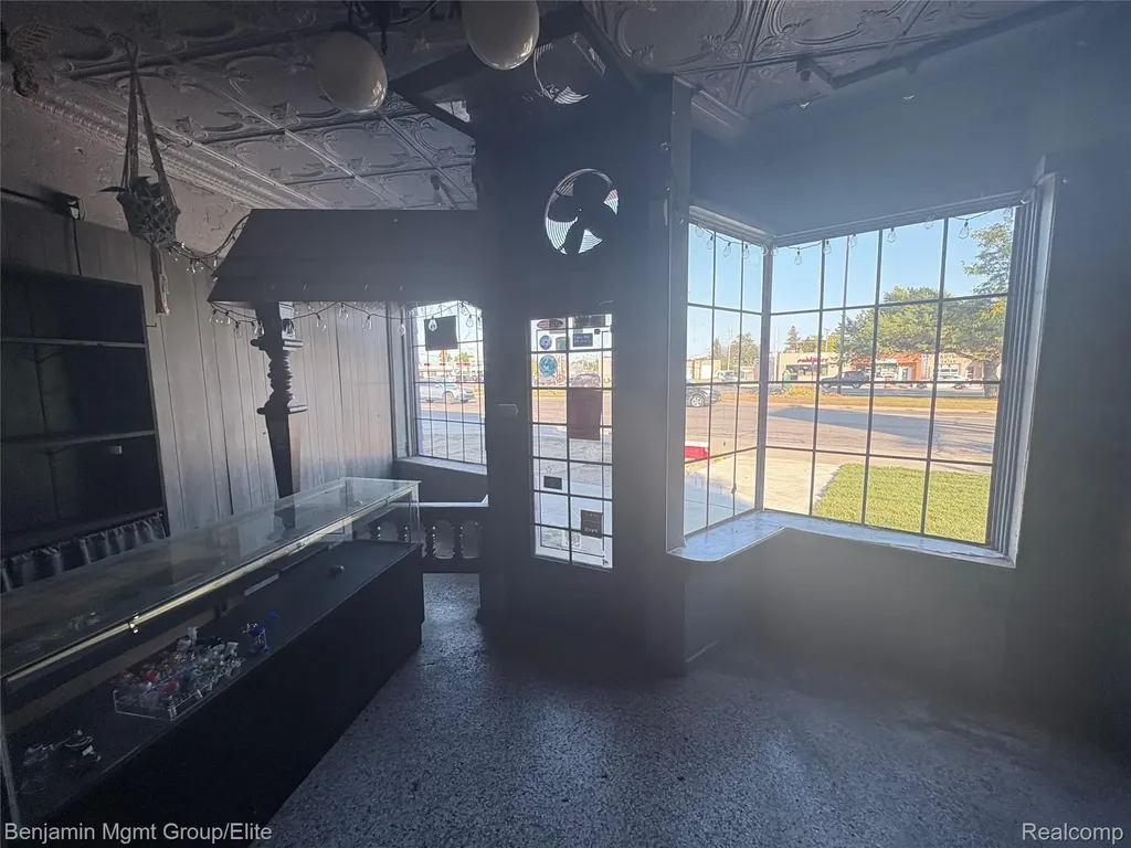 24953 Gratiot Avenue Eastpointe City MI 48021