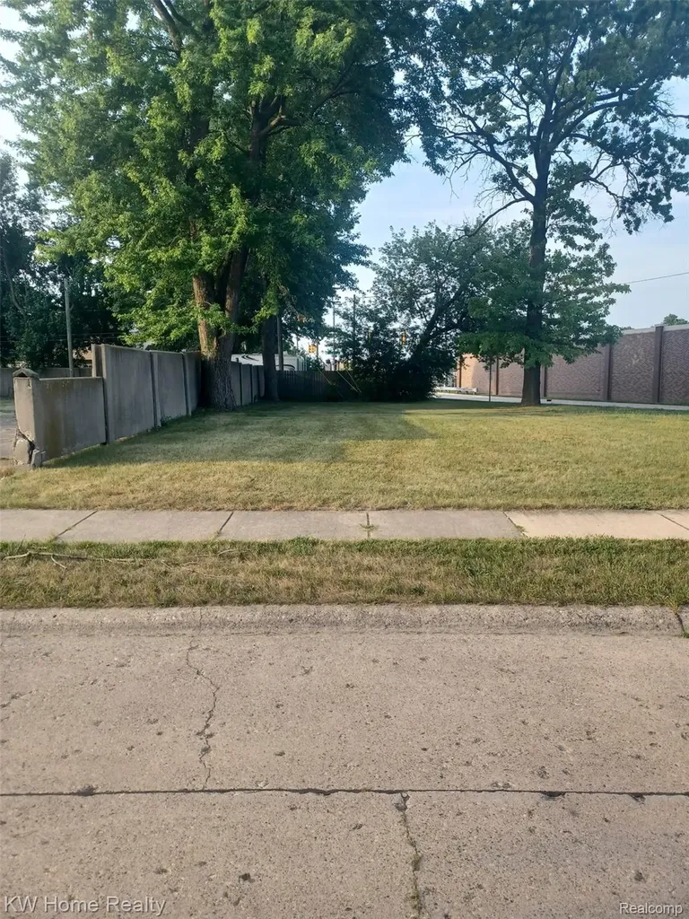 934 E Granet Avenue Hazel Park City MI 48030