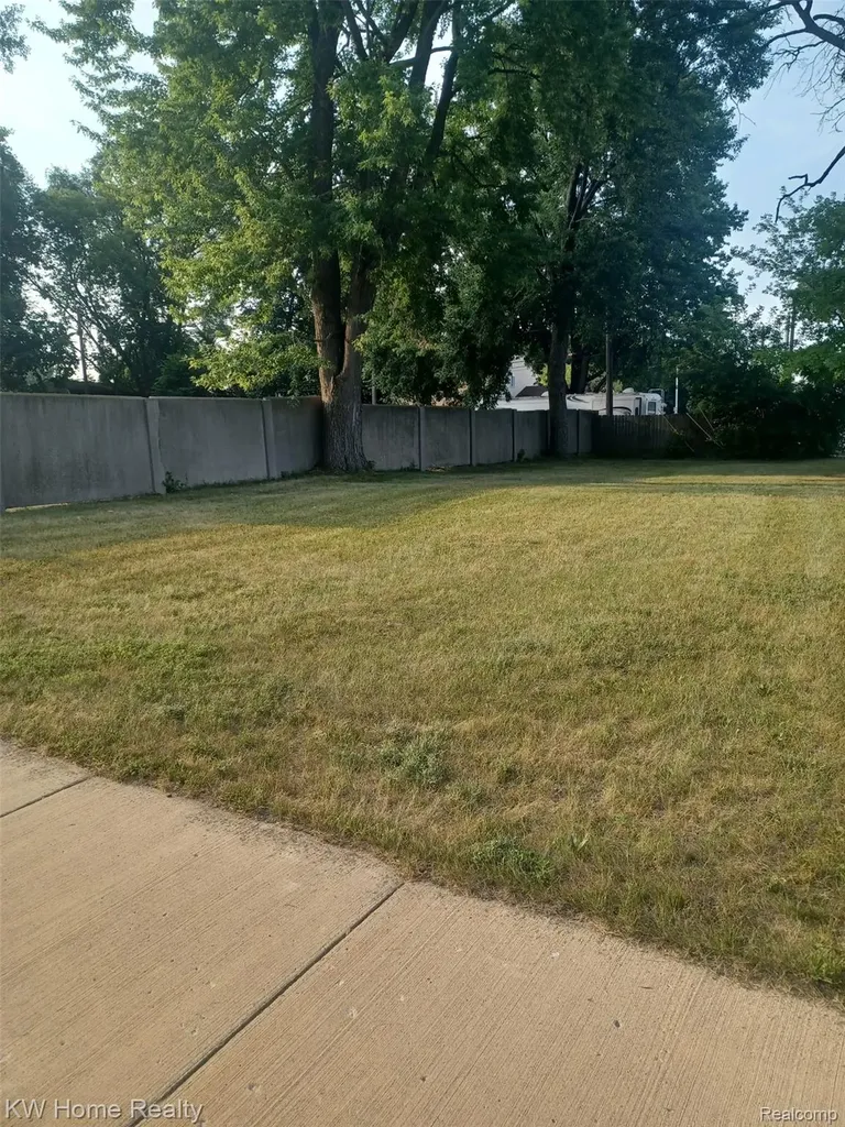 934 E Granet Avenue Hazel Park City MI 48030