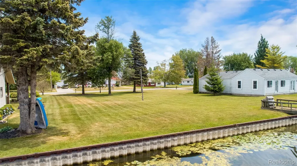1840 S Riverside Drive Au Gres City MI 48703