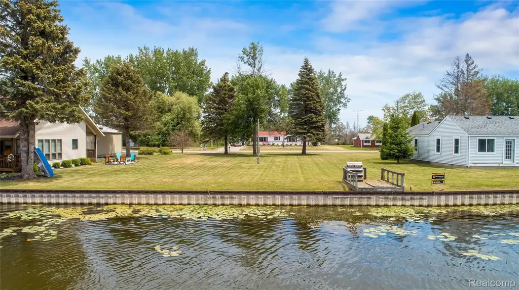 1840 S Riverside Drive Au Gres City MI 48703