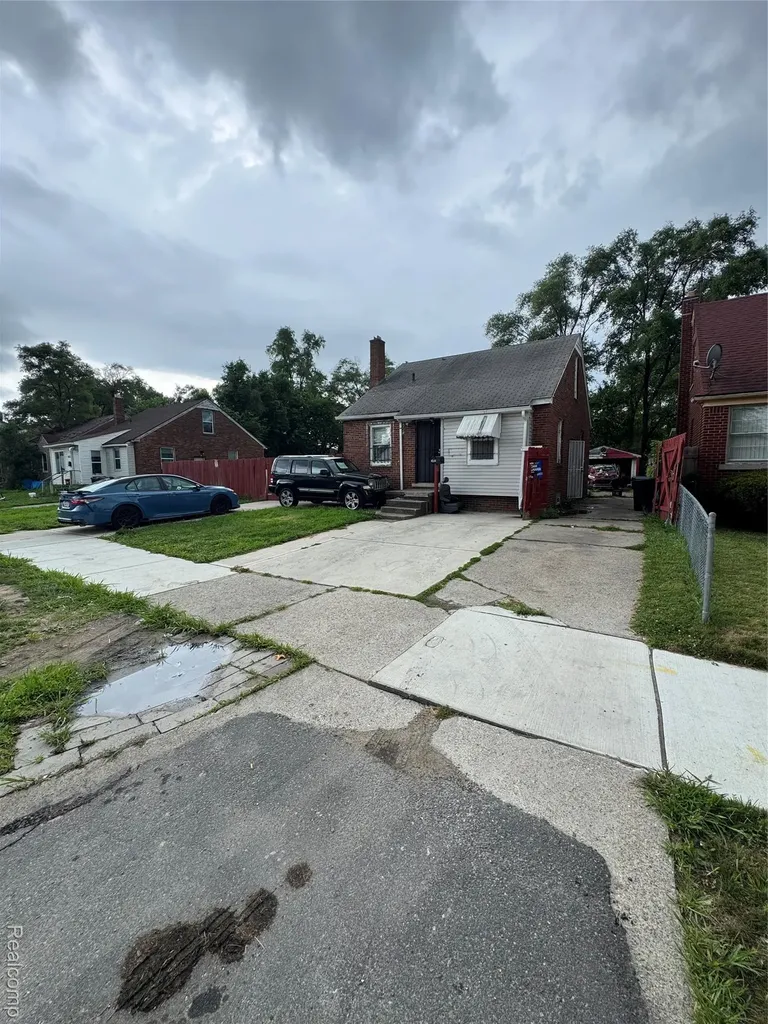 13469 Dwyer Street Hamtramck City MI 48212