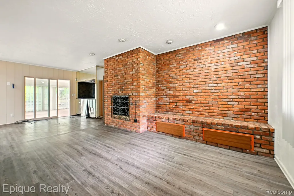 25226 Ingleside Drive Southfield City MI 48033