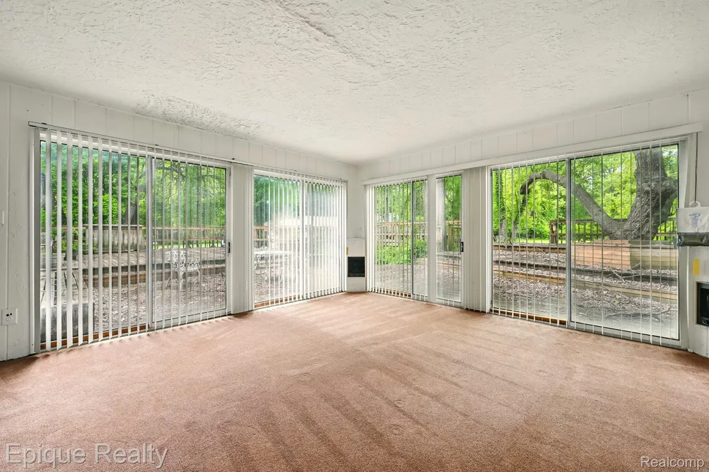 25226 Ingleside Drive Southfield City MI 48033
