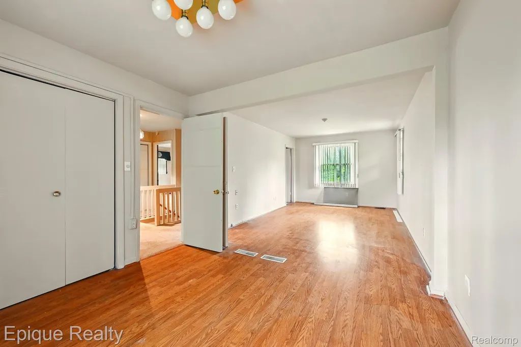 25226 Ingleside Drive Southfield City MI 48033