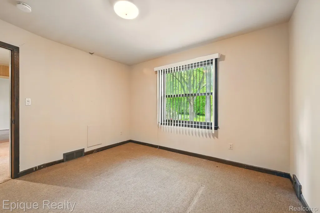 25226 Ingleside Drive Southfield City MI 48033
