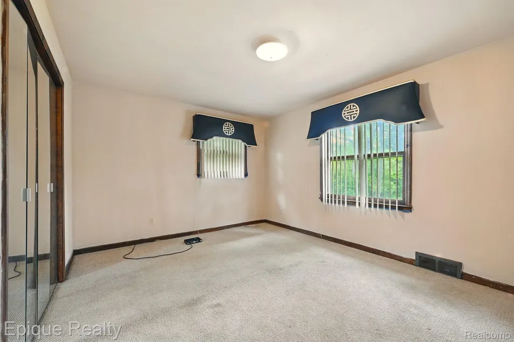 25226 Ingleside Drive Southfield City MI 48033