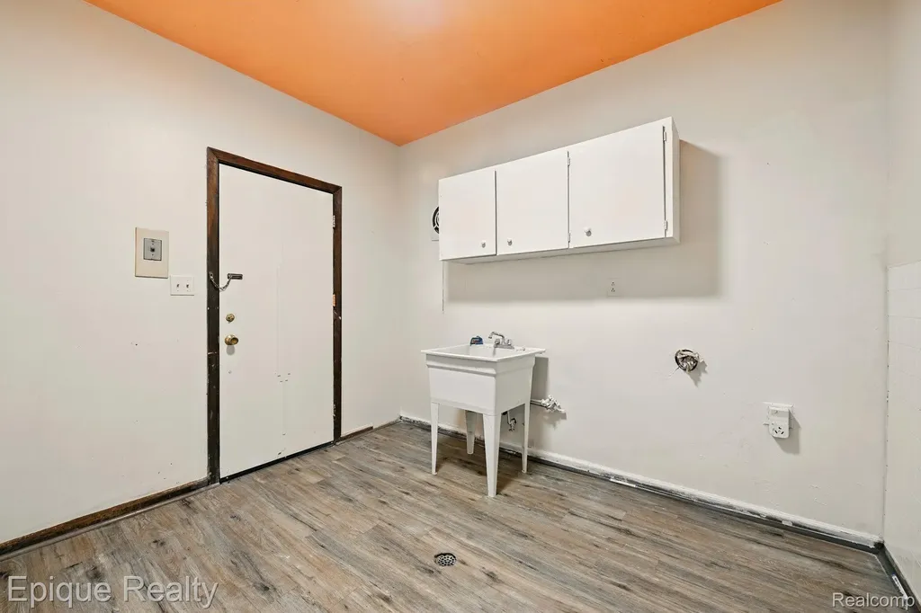 25226 Ingleside Drive Southfield City MI 48033