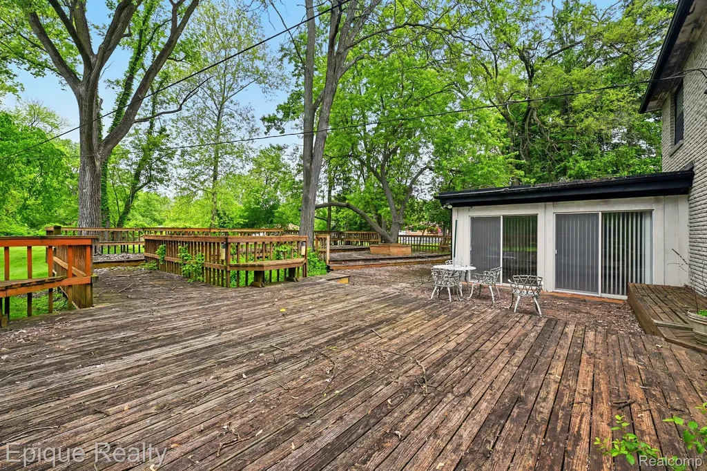 25226 Ingleside Drive Southfield City MI 48033