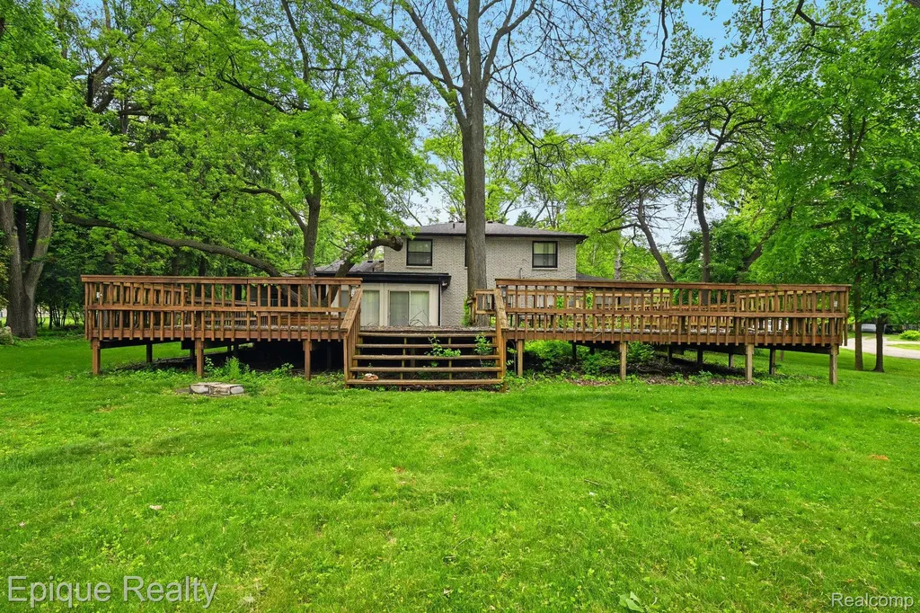 25226 Ingleside Drive Southfield City MI 48033