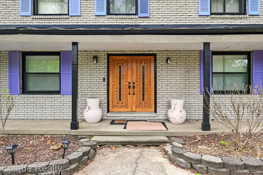 25226 Ingleside Drive Southfield City MI 48033