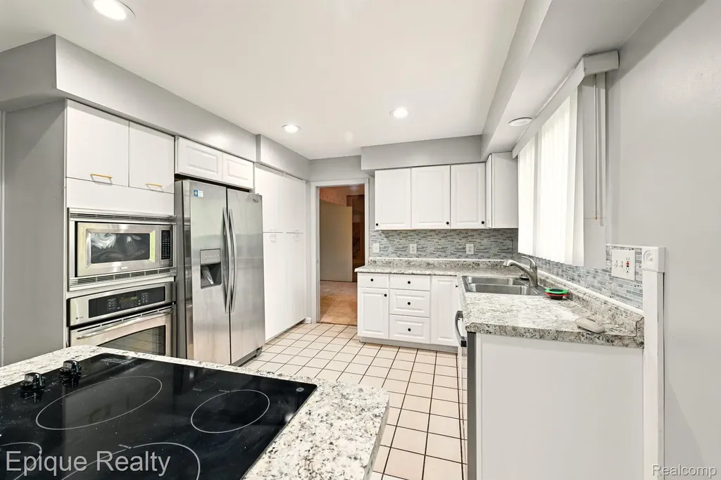25226 Ingleside Drive Southfield City MI 48033