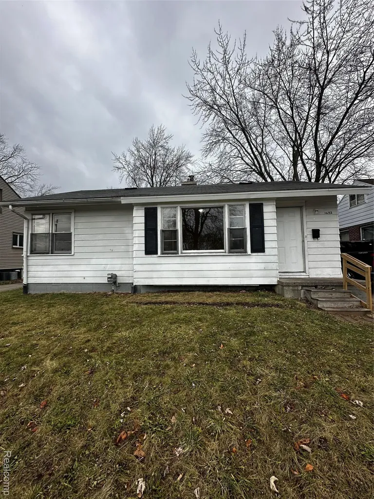 1652 Stanley Street Saginaw City MI 48602