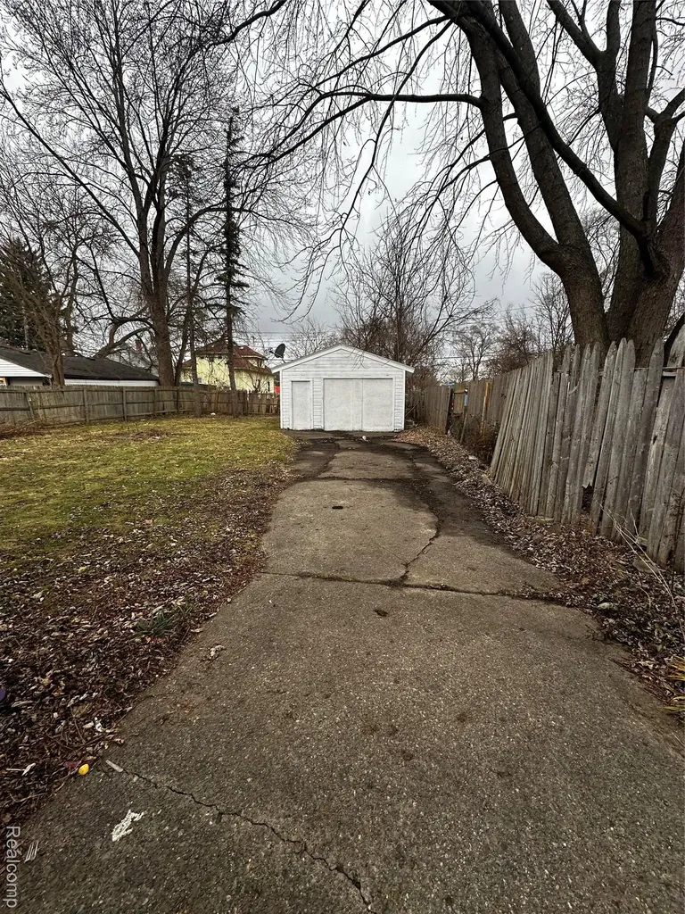 1652 Stanley Street Saginaw City MI 48602