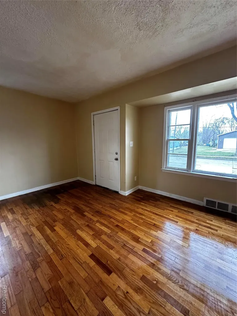 1652 Stanley Street Saginaw City MI 48602