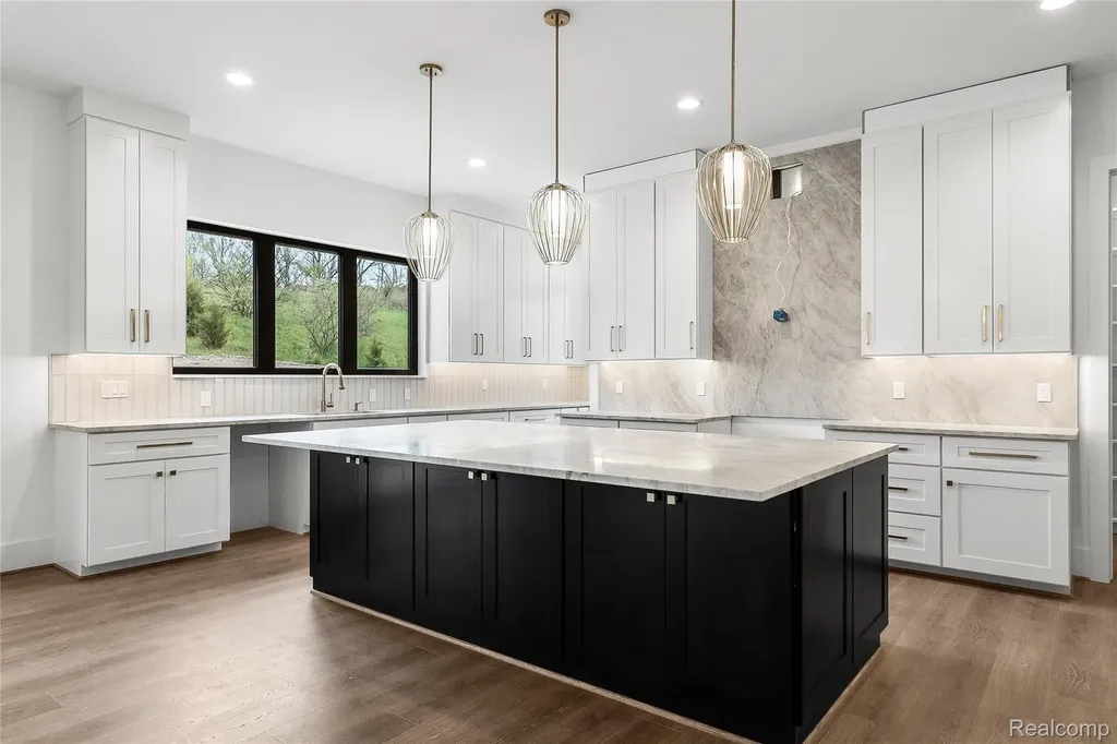 4369 The Heights Boulevard Rochester City MI 48306