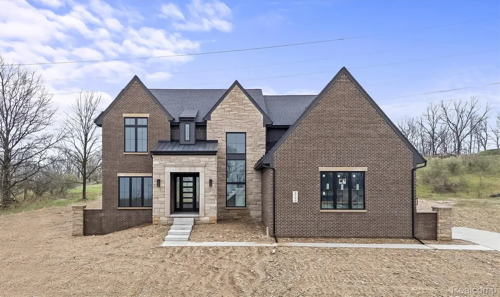 4369 The Heights Boulevard Rochester City MI 48306