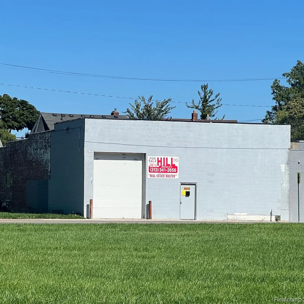10312 W Chicago Detroit City MI 48204