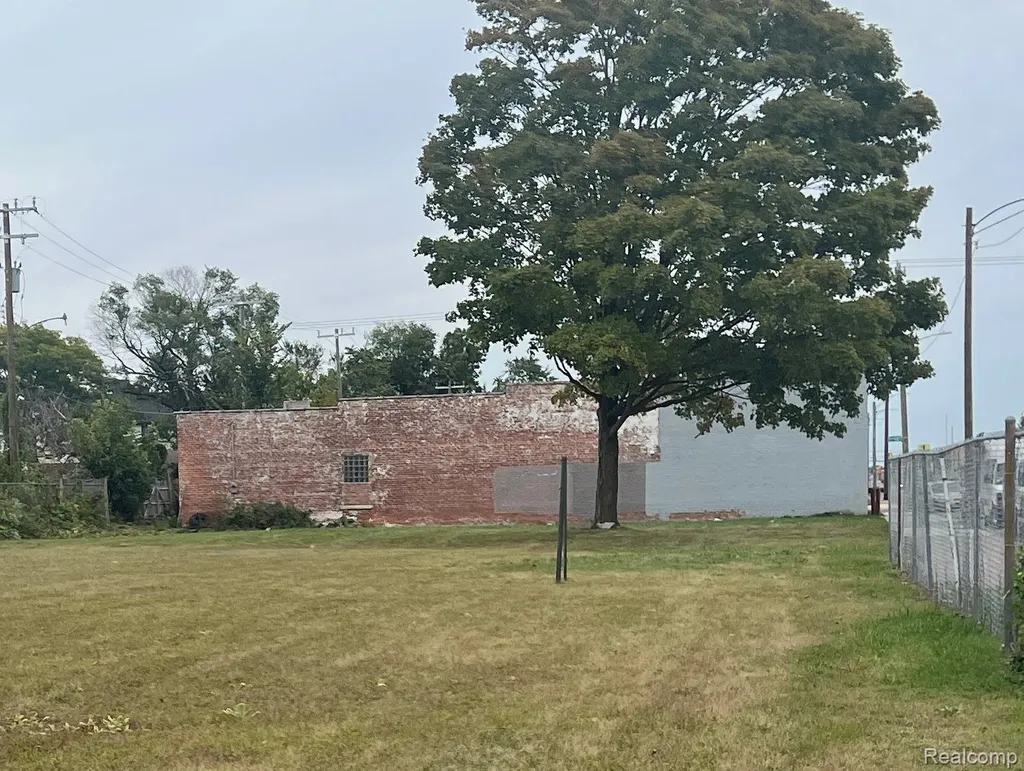 10312 W Chicago Detroit City MI 48204