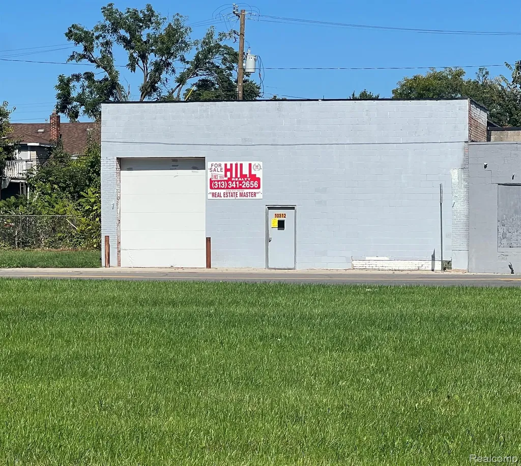 10312 W Chicago Detroit City MI 48204