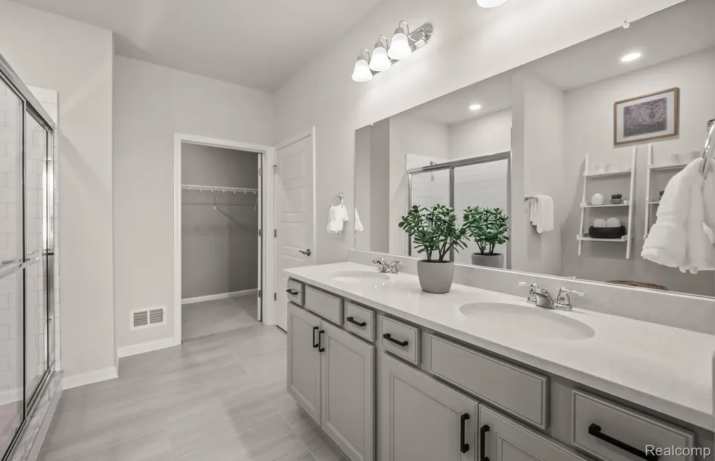 42776 Arbor Drive Clinton Charter Township MI 48038