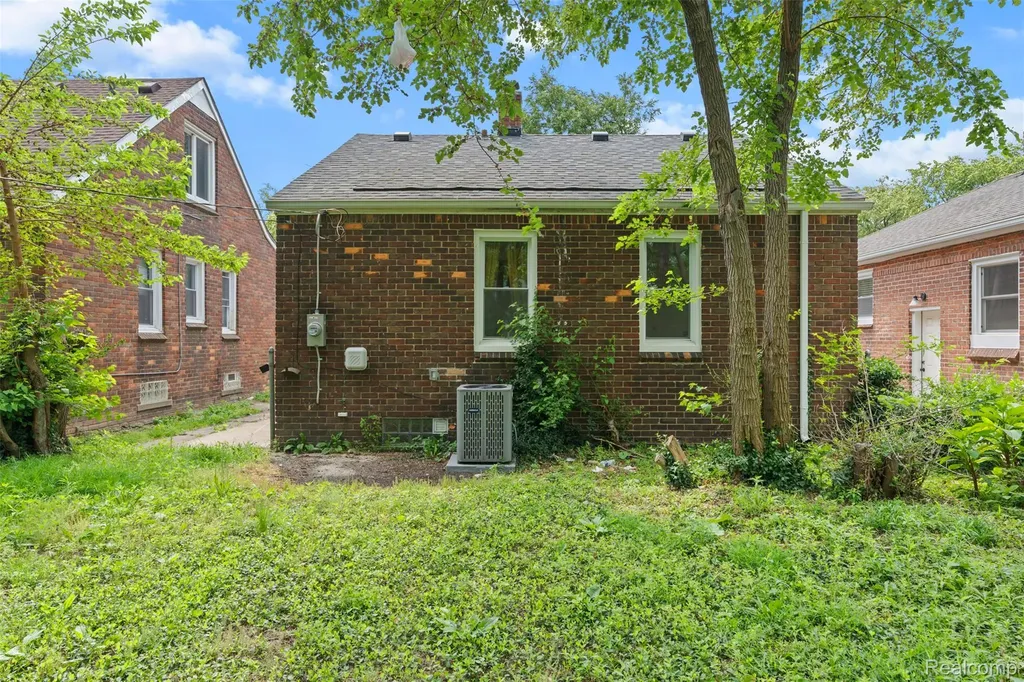 16226 Santa Rosa Drive Detroit City MI 48221