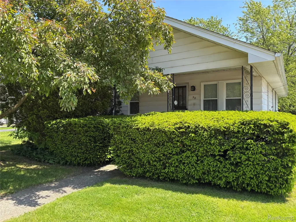 28 Lincoln Street Oxford Village MI 48371