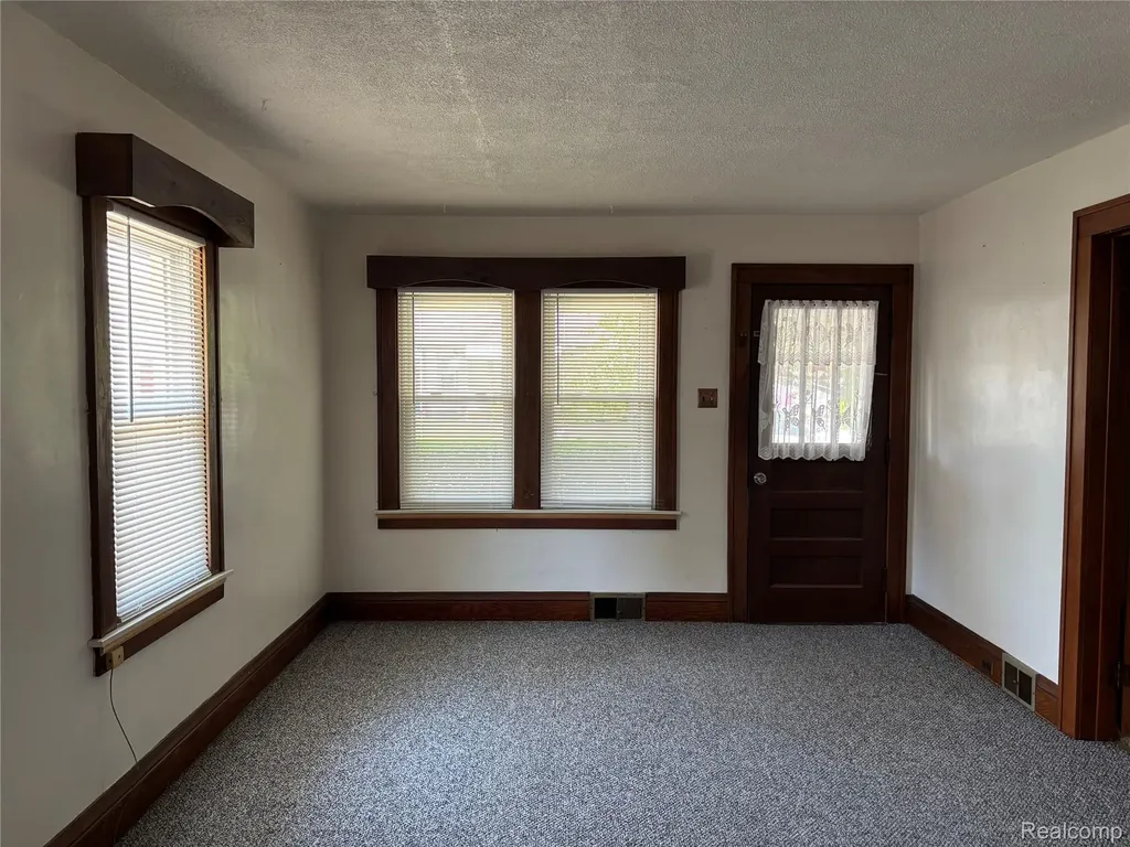 28 Lincoln Street Oxford Village MI 48371