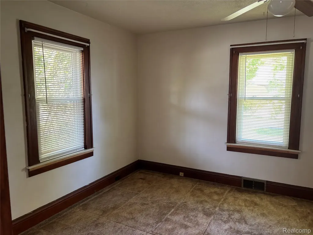 28 Lincoln Street Oxford Village MI 48371