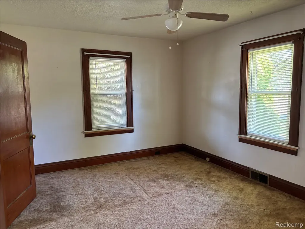 28 Lincoln Street Oxford Village MI 48371